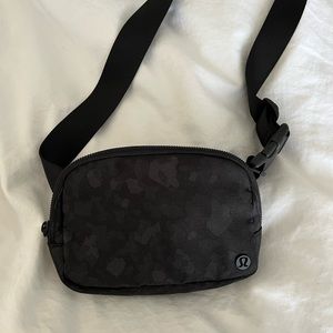 Lululemon waist bag black camo